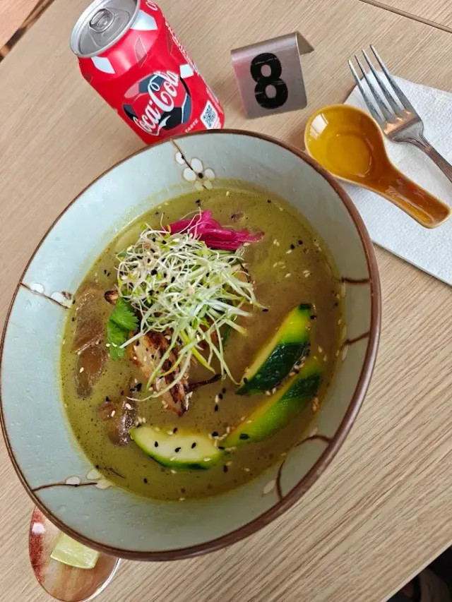 BookNoFees: Reštaurácia – Bui Ramen – Helsinki – Okná Bui, fotka 2