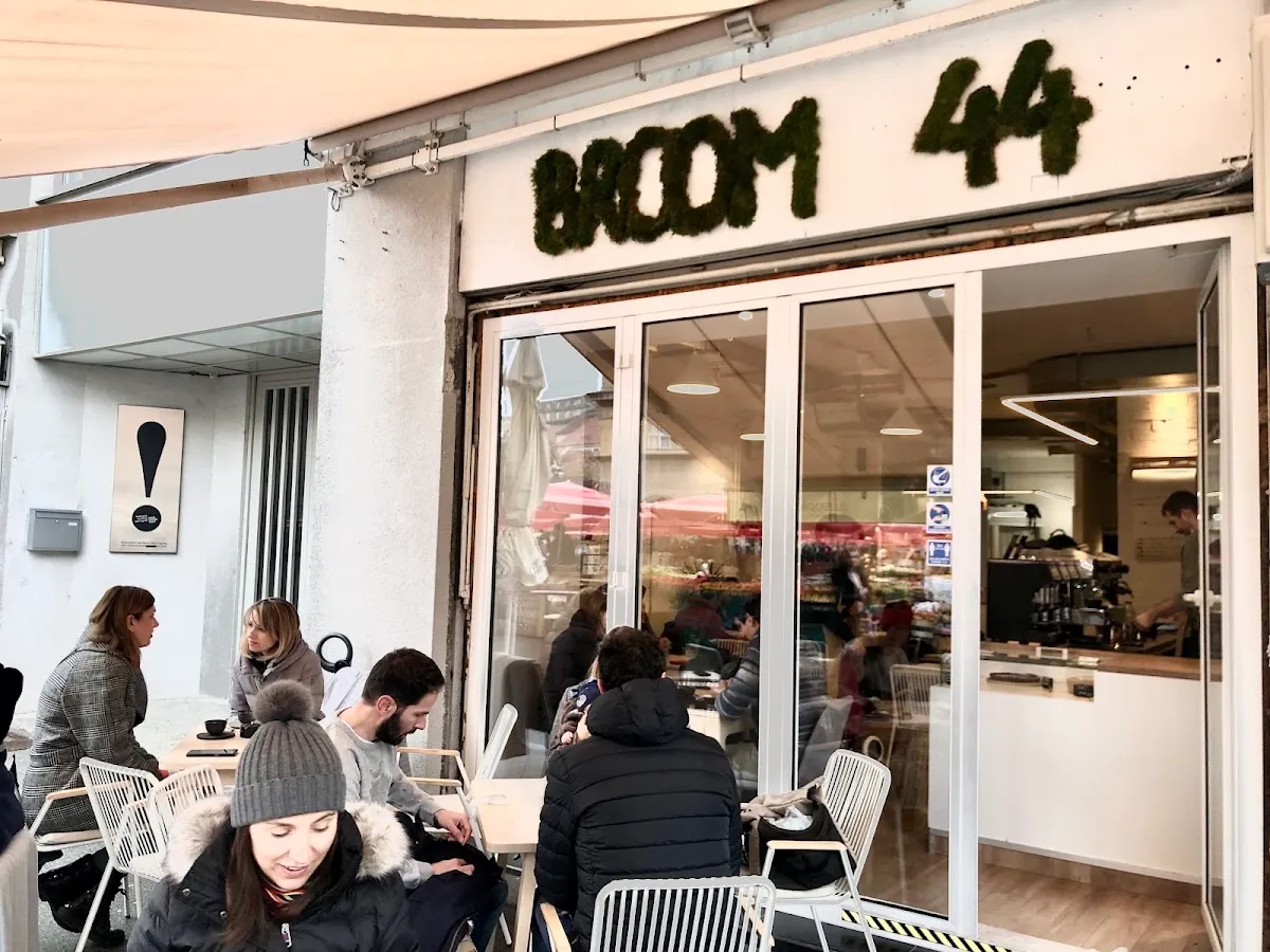 BookNoFees: Kaviareň – Broom44 – Zagreb – Metla 44, fotka 1