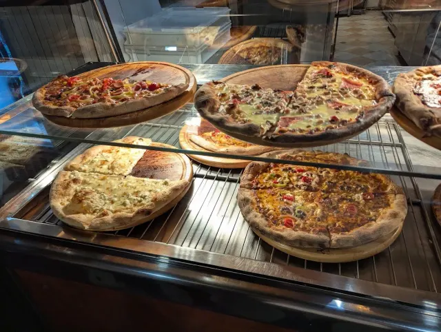 BookNoFees: Reštaurácia – Irene's House of Pizza – Athens – Ireneina pizzéria, fotka 2