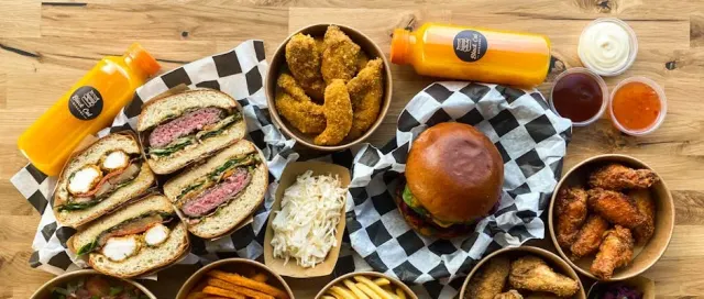 BookNoFees: Občerstvenie – Black Cat Burgers – Warsaw – Black Cat Burgers, fotka 2