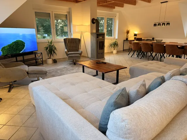 BookNoFees: Priestranný apartmán s strešnou terasou pre skupiny – Stuhr