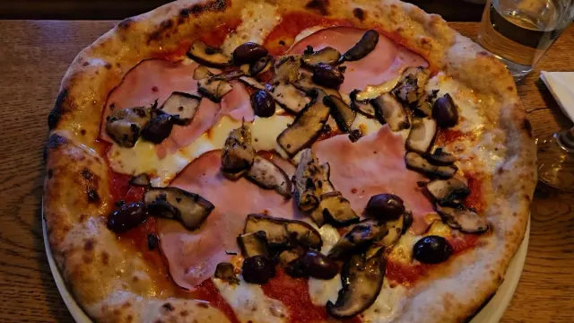 BookNoFees: Reštaurácia – Alfons Pizza – Helsinki – Alfonsova pizza, fotka 2