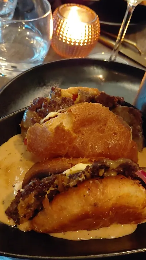 BookNoFees: Reštaurácia – Burgers & Wine – Helsinki – Burgers & Wine, fotka 2