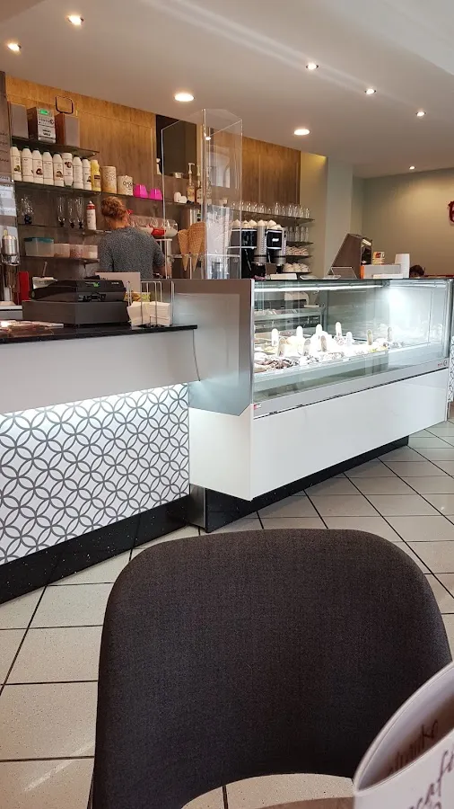 BookNoFees: Reštaurácia – Eiscafé mit Herz – Meinerzhagen – Kaviareň so zmrzlinou s dušou, fotka 3