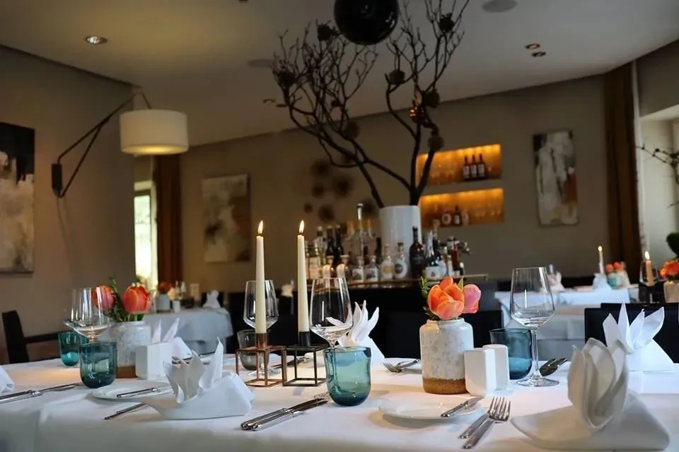 BookNoFees: Reštaurácia – Thuns Hotel-Restaurant – Werdohl – Hotel a reštaurácia v Thune, fotka 1
