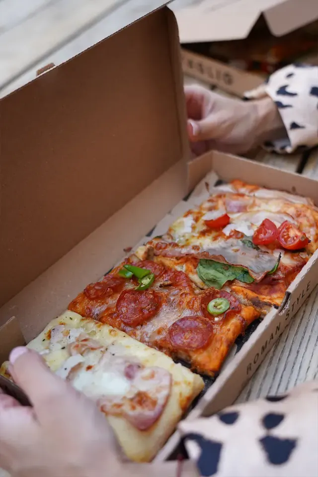 BookNoFees: Treevi Pizza Al Taglio, Bucharest