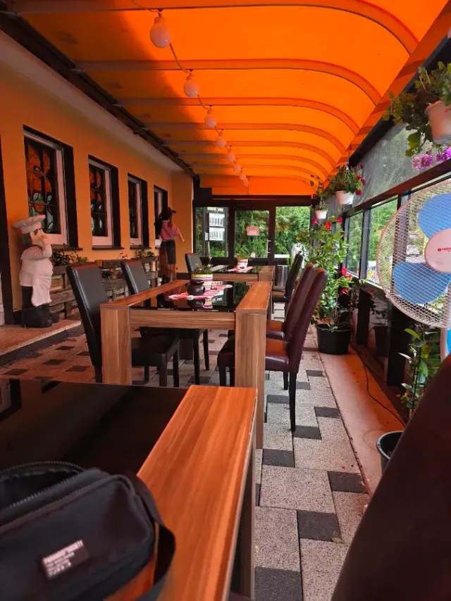 BookNoFees: Reštaurácia – Pungelscheider Schnitzelranch – Werdohl – Pungelscheiderová reštaurácia so šniclami, fotka 2