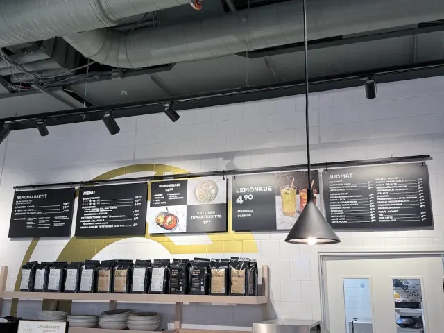 BookNoFees: Kaviareň – Fazer Café – Helsinki – Príprava kávy, fotka 2