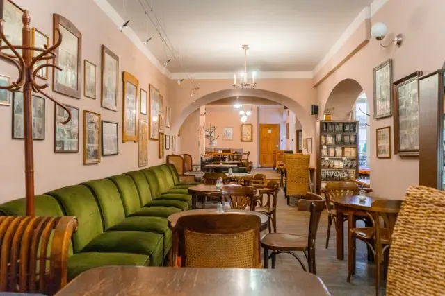 BookNoFees: Kaviareň – Choco-Café U Červené židle – Prague – Choco-Café „U Červenej stoličky“, fotka 1