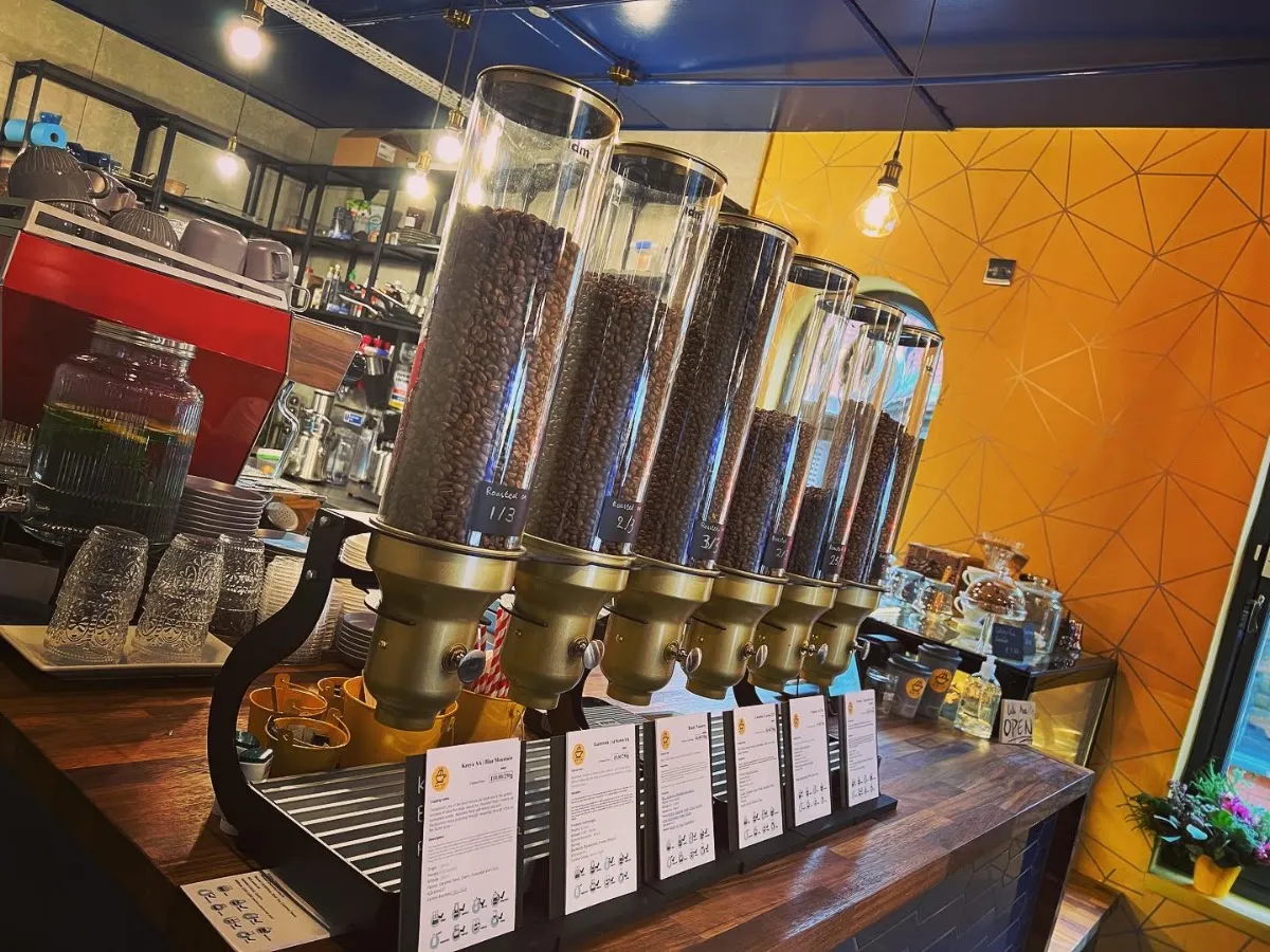 BookNoFees: Kaviareň – Arise Coffee Roasters – London – Arise Coffee Roasters, fotka 1