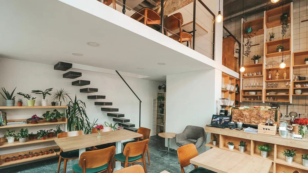 BookNoFees: Kaviareň – Bloom – Belgrade – Kvitnutie, fotka 1