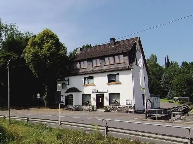 BookNoFees: Reštaurácia – Landgasthof Zum Lindenbaum – Finnentrop – Vidiecky hostinec „Zum Lindenbaum“, fotka 1