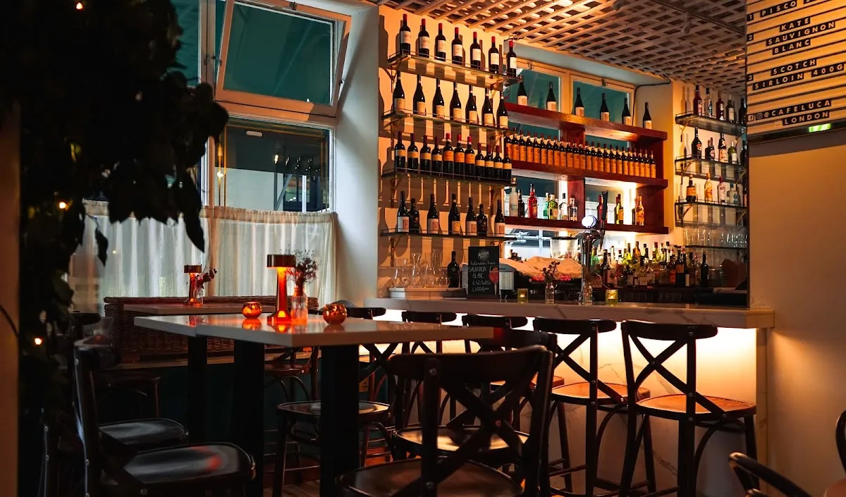 BookNoFees: Reštaurácia – Café Luca – London – Kaviareň Luca, fotka 1