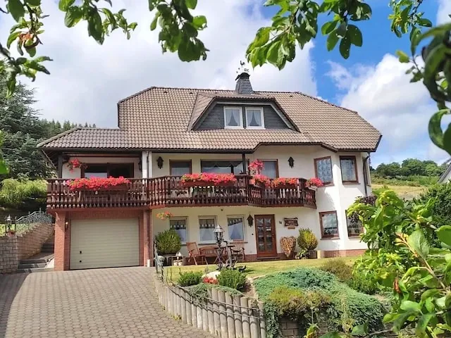BookNoFees: ubytovanie, Winterberg – Pokojný apartmán na okraji lesa s vlastnou terasou