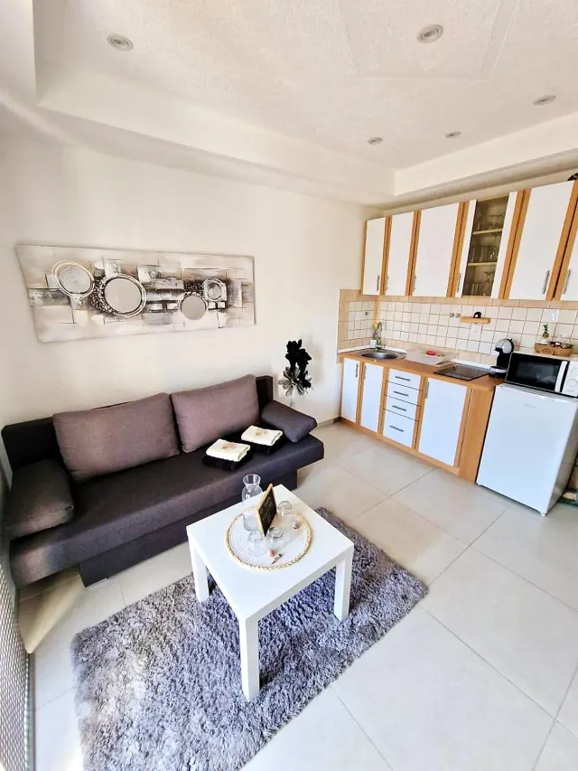BookNoFees: Pokojný apartmán s balkónom a výhľadom na more – Vir