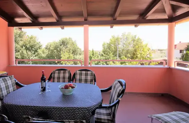 BookNoFees: Pokoj a oddych na ploche 110 m², v blízkosti pláže – Fažana Valbandon