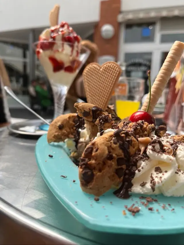 BookNoFees: Reštaurácia – Eis-Café San Marco – Arnsberg-Hüsten – Eis-Café San Marco, fotka 3