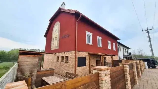 BookNoFees: Pokojný štýlový dom s vínnou pivnicou – Jevišovka