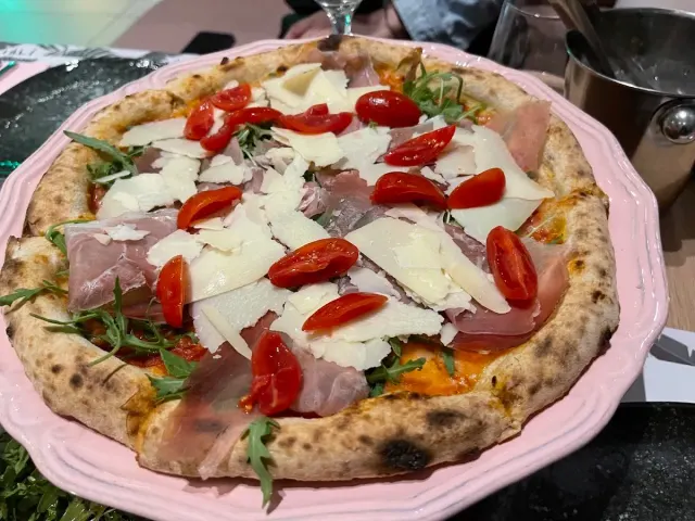 BookNoFees: Reštaurácia – ETIEN PIZZA BAR – Athens – ETIEN PIZZA BAR, fotka 2