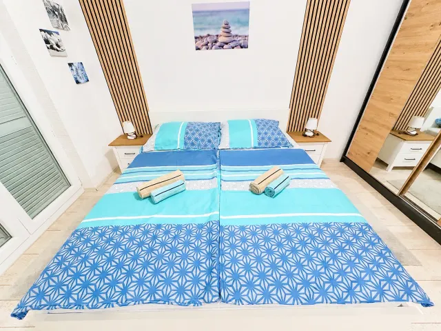 BookNoFees: Pokojný a štýlový byt s balkónom – Rab