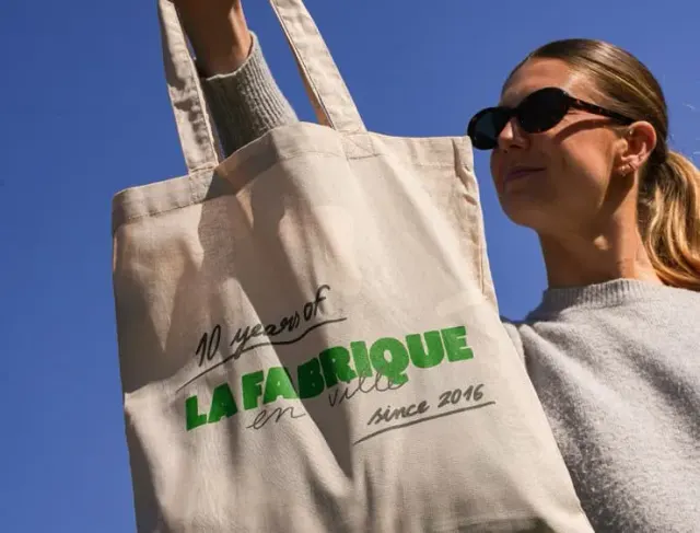 BookNoFees: Kaviareň – La Fabrique en Ville – Brussels – Továreň v meste, fotka 2