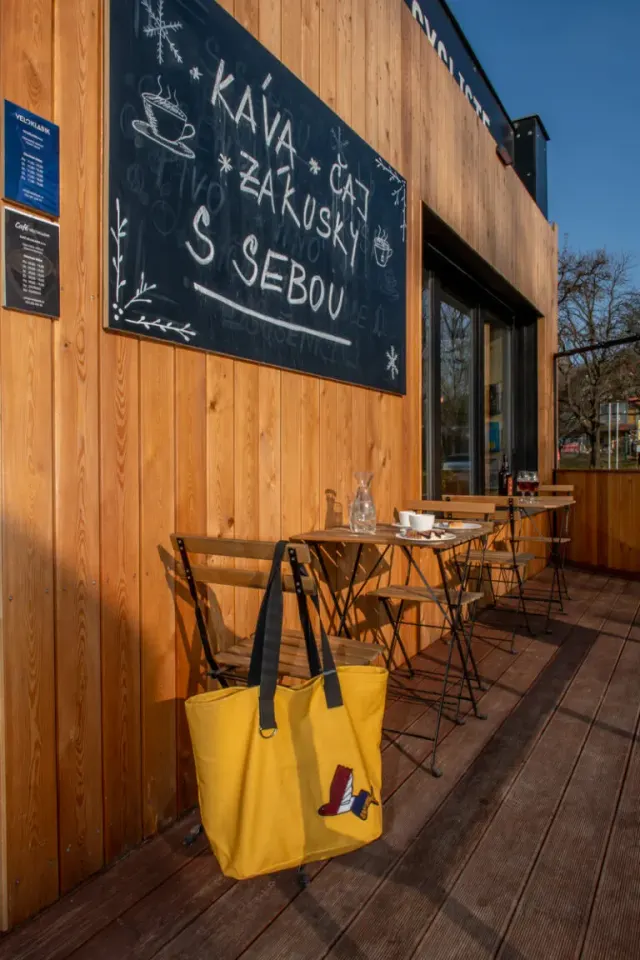BookNoFees: Kaviareň – Café Veloklasik – Prague – Kaviareň Veloklasik, fotka 2