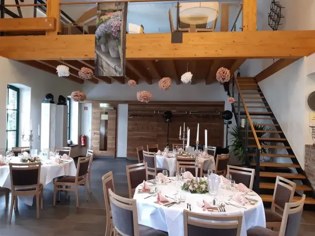 BookNoFees: Reštaurácia – Landgasthof Grewen-Mühle – Meschede-Calle – Vidiecky hostinec Grewen-Mühle, fotka 2
