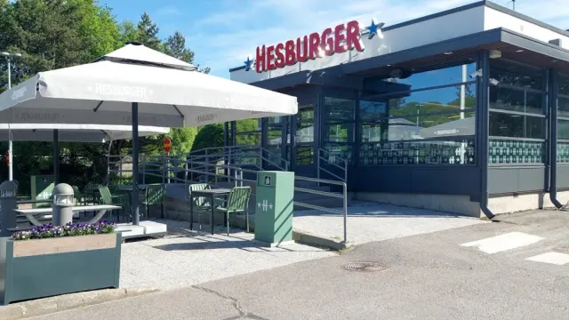BookNoFees: Občerstvenie – Hesburger – Helsinki – Hesburger, fotka 2