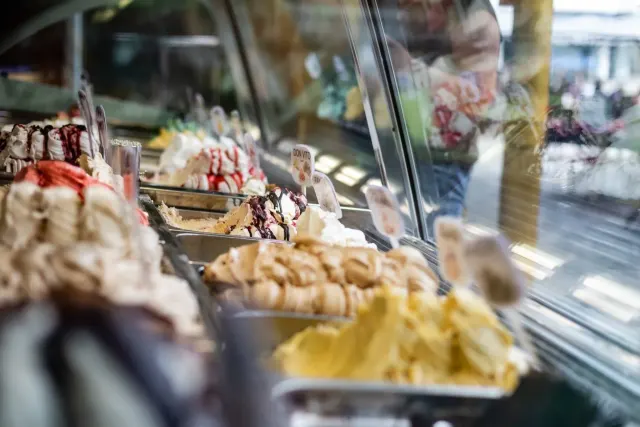 BookNoFees: Zmrzlina – Eiscafé Venezia – Soest – Kaviareň Eiscafé Venezia, fotka 2
