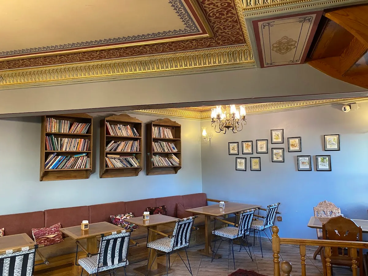 BookNoFees: Kaviareň – Aşiyan Books And Coffee – Istanbul – Aşiyan – Knihy a káva, fotka 1