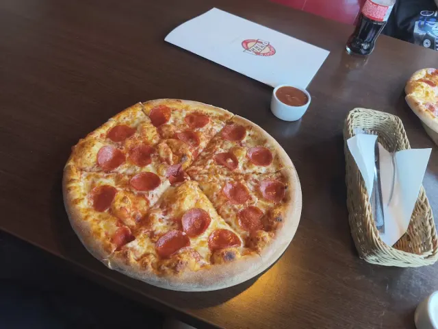 BookNoFees: Reštaurácia – Chicago's Pizza – Warsaw – Chicagská pizza, fotka 2