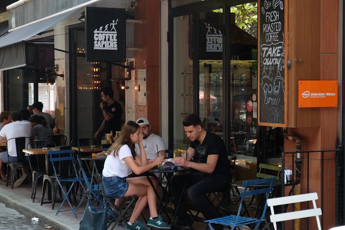 BookNoFees: Kaviareň – Coffee Sapiens – Istanbul – Káva Sapiens, fotka 1