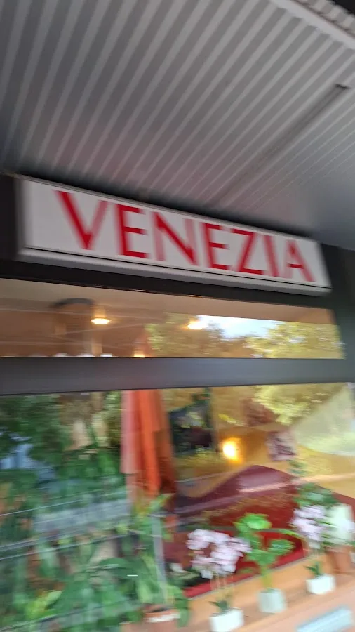 BookNoFees: Reštaurácia – Eiscafé Venezia – Hemer – Kaviareň Eiscafé Venezia, fotka 3