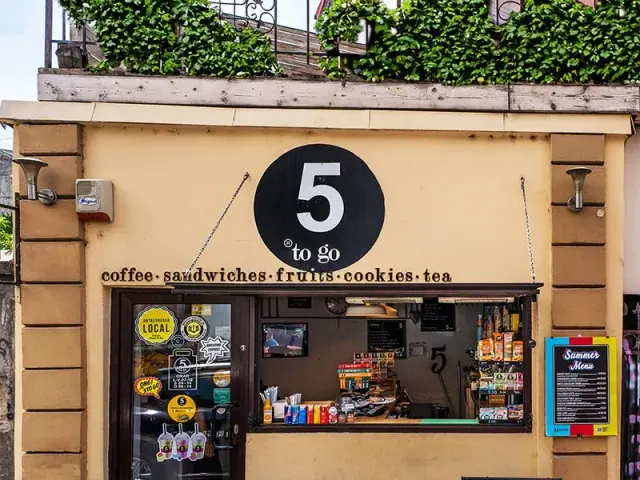 BookNoFees: Kaviareň – 5 to go – Bucharest – Ešte 5, fotka 2
