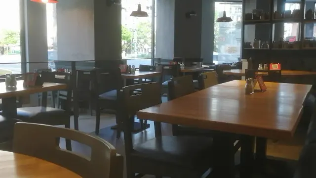 BookNoFees: Reštaurácia – Pizza Hut – Bucharest – Pizza Hut, fotka 2