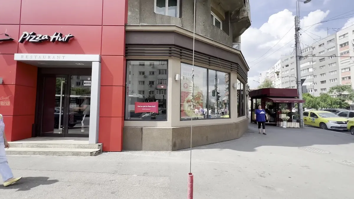 BookNoFees: Reštaurácia – Pizza Hut – Bucharest – Pizza Hut, fotka 1