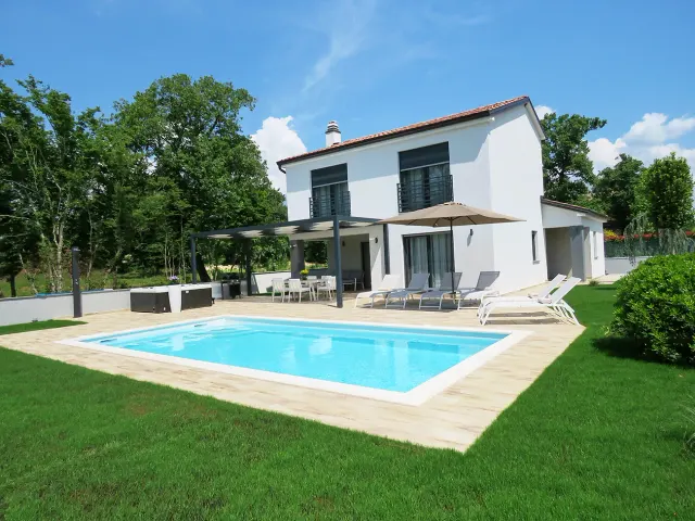 BookNoFees: Villa Cerasela | Štýlová vila neďaleko Rovinja s bazénom, vírivkou a grilom – Kanfanar
