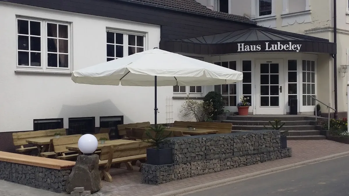 BookNoFees: Reštaurácia – Haus Lubely – Finnentrop – Dom Lubely, fotka 1