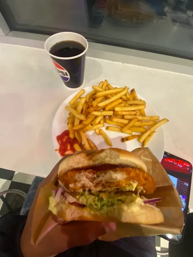 BookNoFees: Občerstvenie – Alviksgrillen – Stockholm – Alviksgrillen, fotka 3