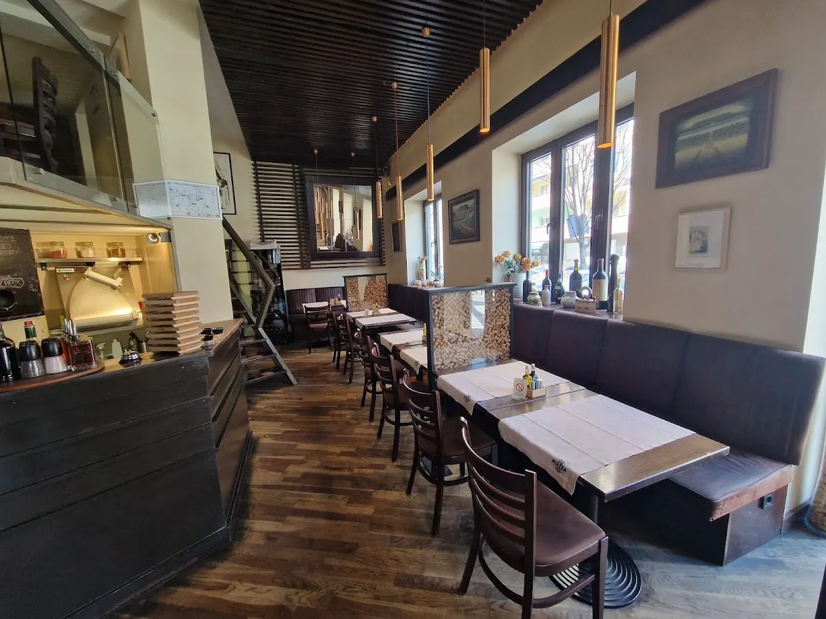 BookNoFees: Reštaurácia – La Piazza – Belgrade – Námestie, fotka 1