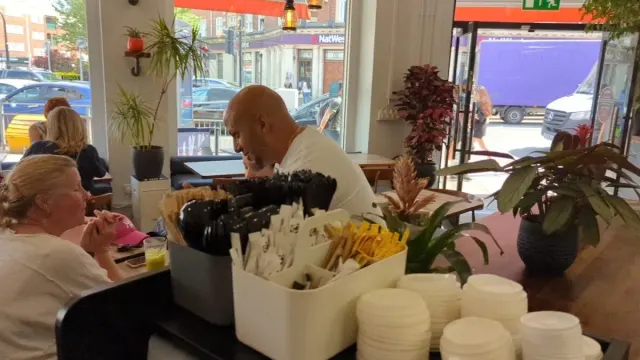 BookNoFees: Kaviareň – CaféGenic – London – CaféGenic, fotka 3