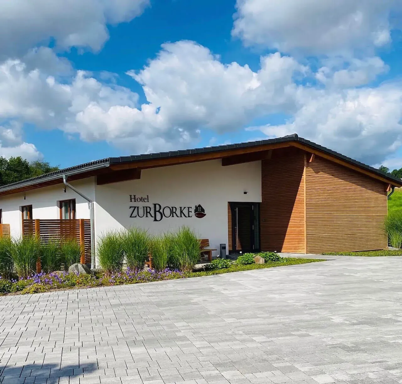 BookNoFees: Reštaurácia – Hotel & Gaststätte Zur Borke – Neuenrade-Affeln – Hotel a reštaurácia „Zur Borke“, fotka 1