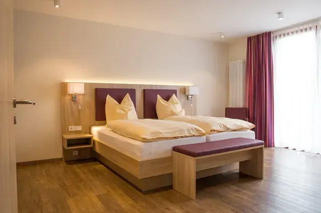 BookNoFees: Reštaurácia – Hotel & Gaststätte Zur Borke – Neuenrade-Affeln – Hotel a reštaurácia „Zur Borke“, fotka 3