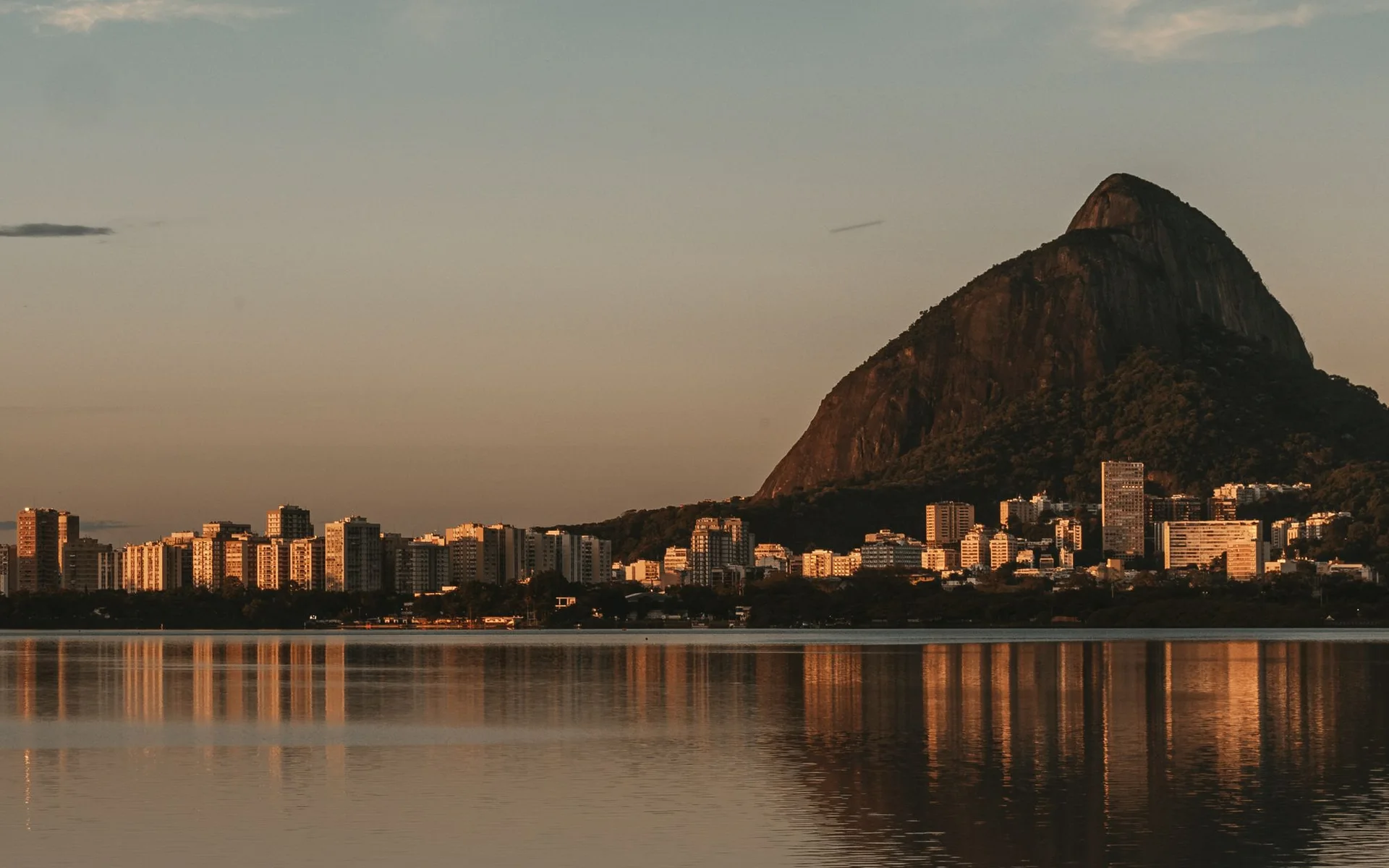Rio de Janeiro a Cukrová homole pri západe slnka