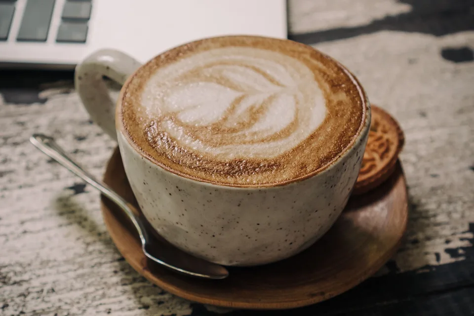 Ukážková fotografia: Cappuccino v keramickom šálku
